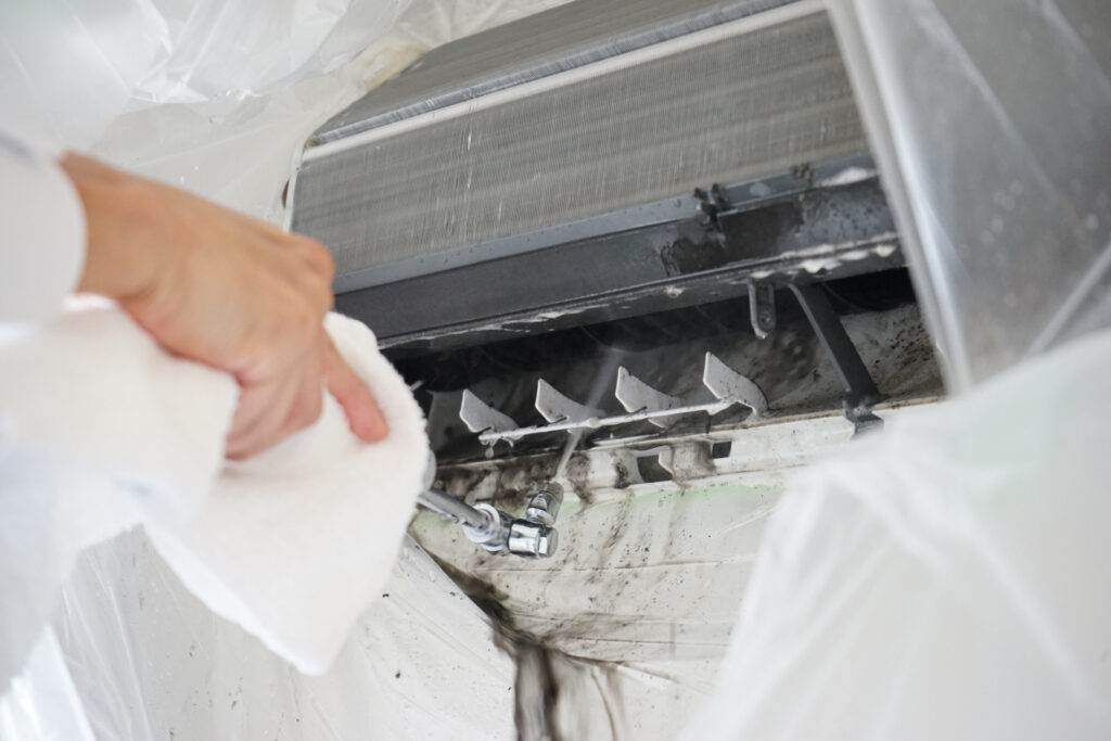 エアコン黒カビ