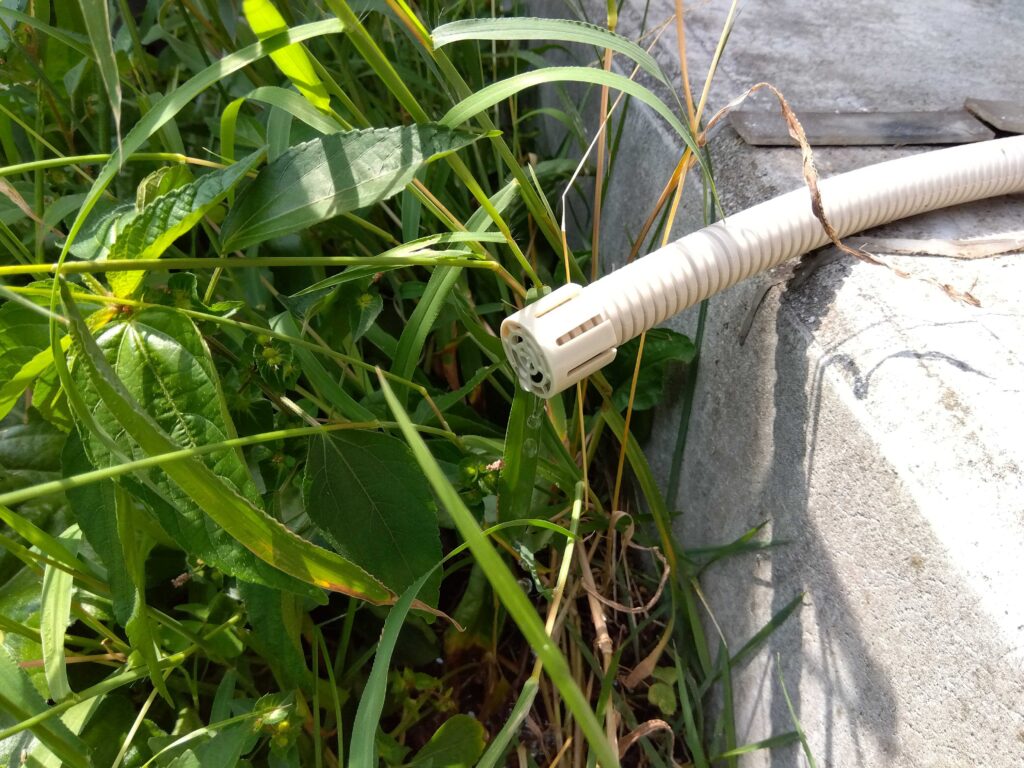 ドレンホースから虫の侵入を防止する防虫キャップ