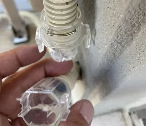 エアカットバルブの中にゴミが詰まって水漏れの原因になる