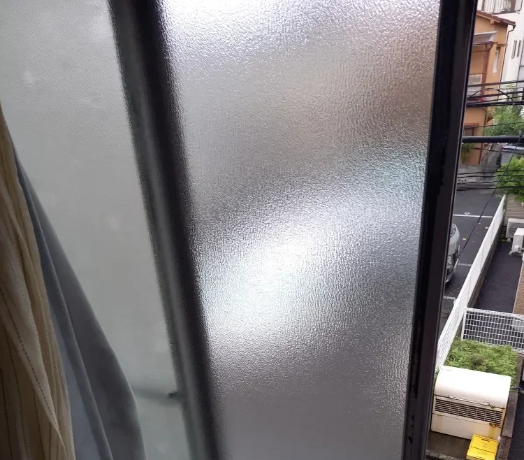 エアコンから水漏れしたら窓を開けて換気することで改善することもある