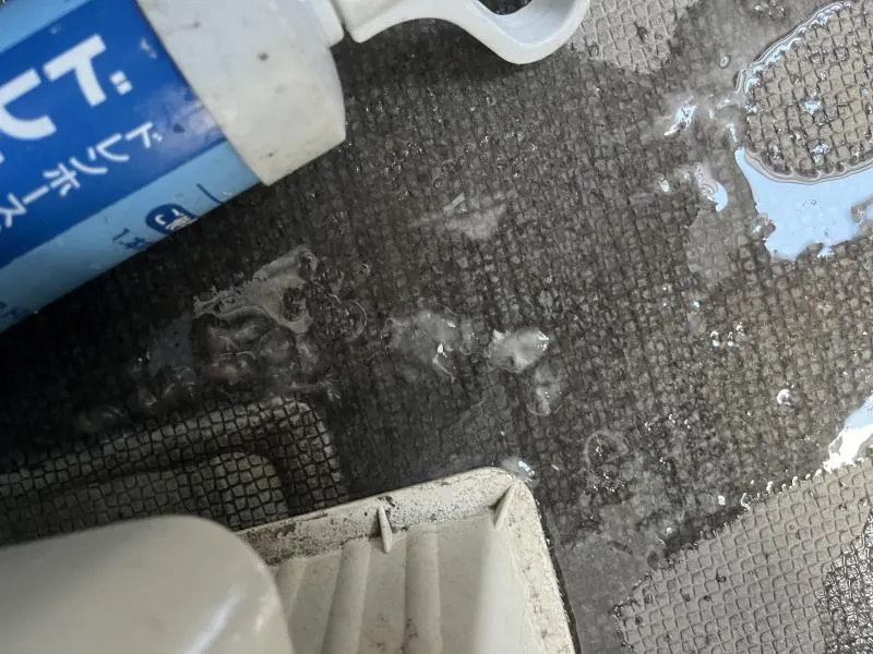 ドレンホースからドレンスライムやゴミが流れ出る