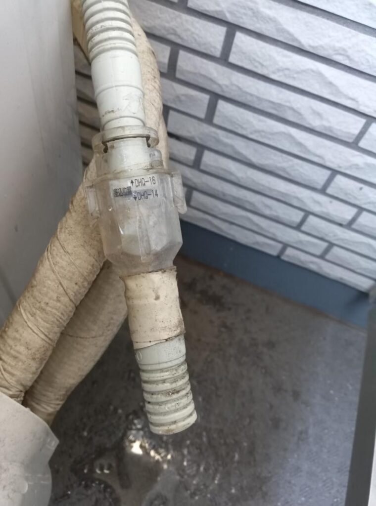 外気の逆流を防止するエアカットバルブは排水する水の逆流を防止する