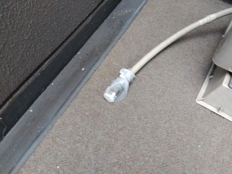 エアコンのドレンホースから害虫の侵入を防止する為に取り付ける防虫キャップ