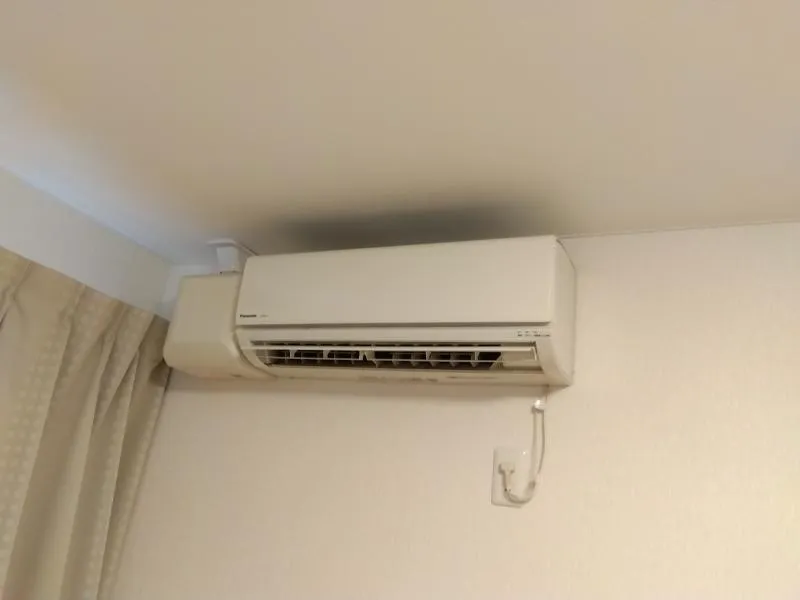 エアコンの横にある箱はドレンアップポンプ