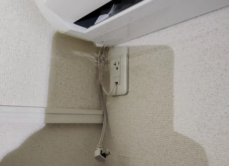 エアコンコンセントを抜いてリセットします